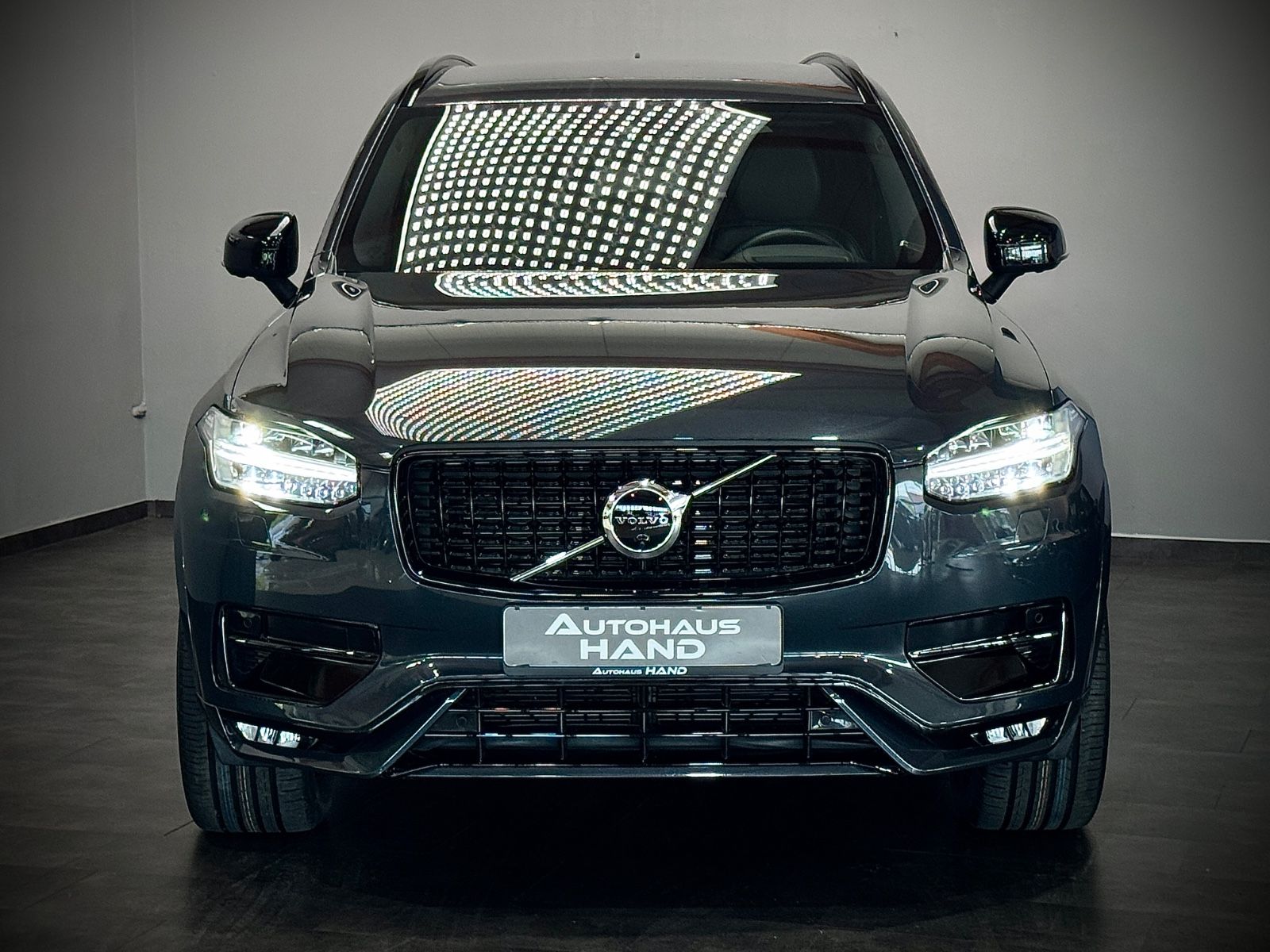 Volvo XC90 R-Design AWD - Samsaru's Car Outlet