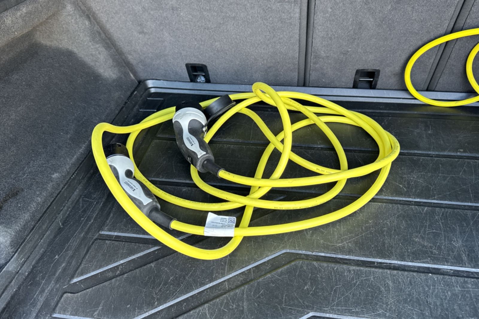 Volkswagen Touareg R 4Motion eHybrid - Samsaru's Car Outlet
