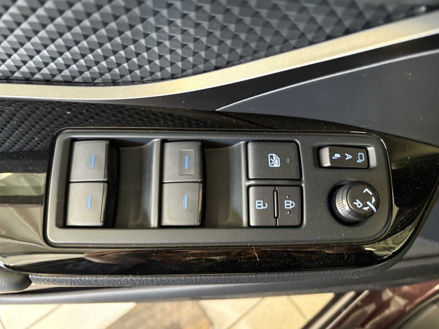 Toyota C-HR Hybrid - Samsaru's Car Outlet