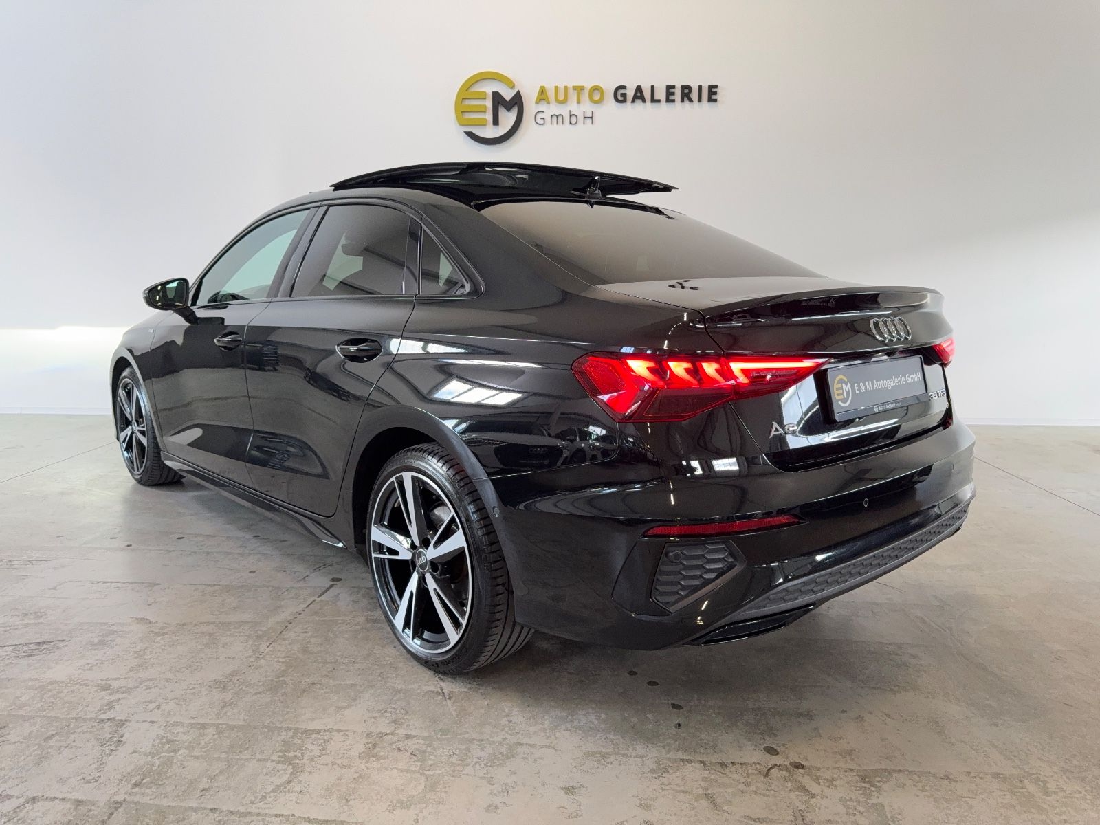 Audi A3 Limousine 35 TFSI S line Pano Kam ACC black