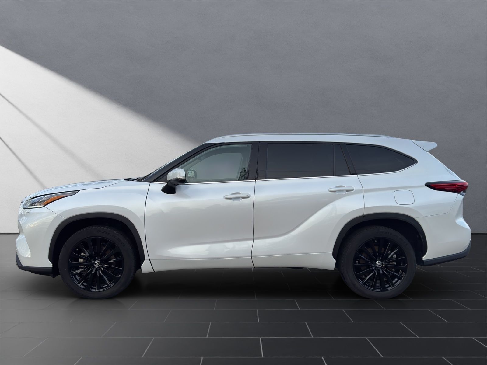 Toyota Highlander Hybrid Luxury 7 SITZER+AHK+LEDER+HuD