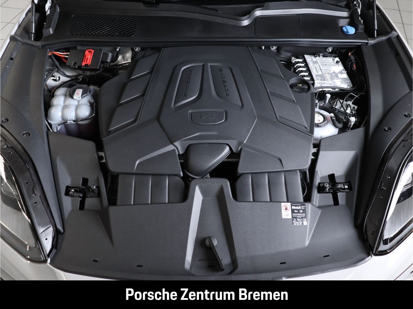 Porsche Cayenne E-Hybrid Coupe Sport Design HD-Matrix-LE