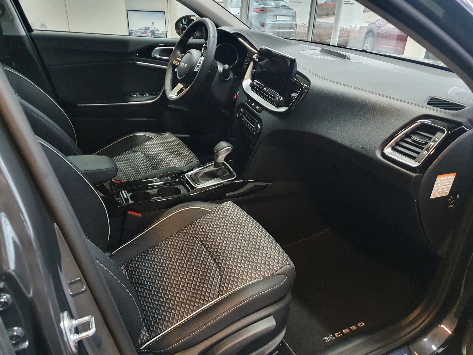 Kia XCeed 1.6 PHEV Spirit - Samsaru's Car Outlet