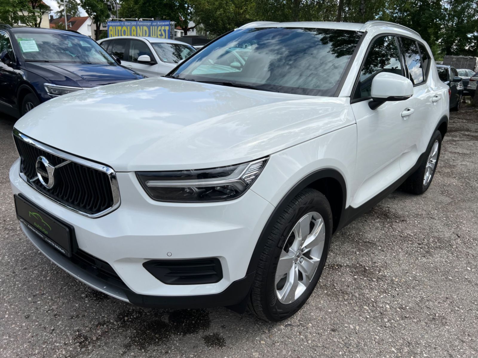 Volvo XC40 T3 Momentum Pro - Samsaru's Car Outlet