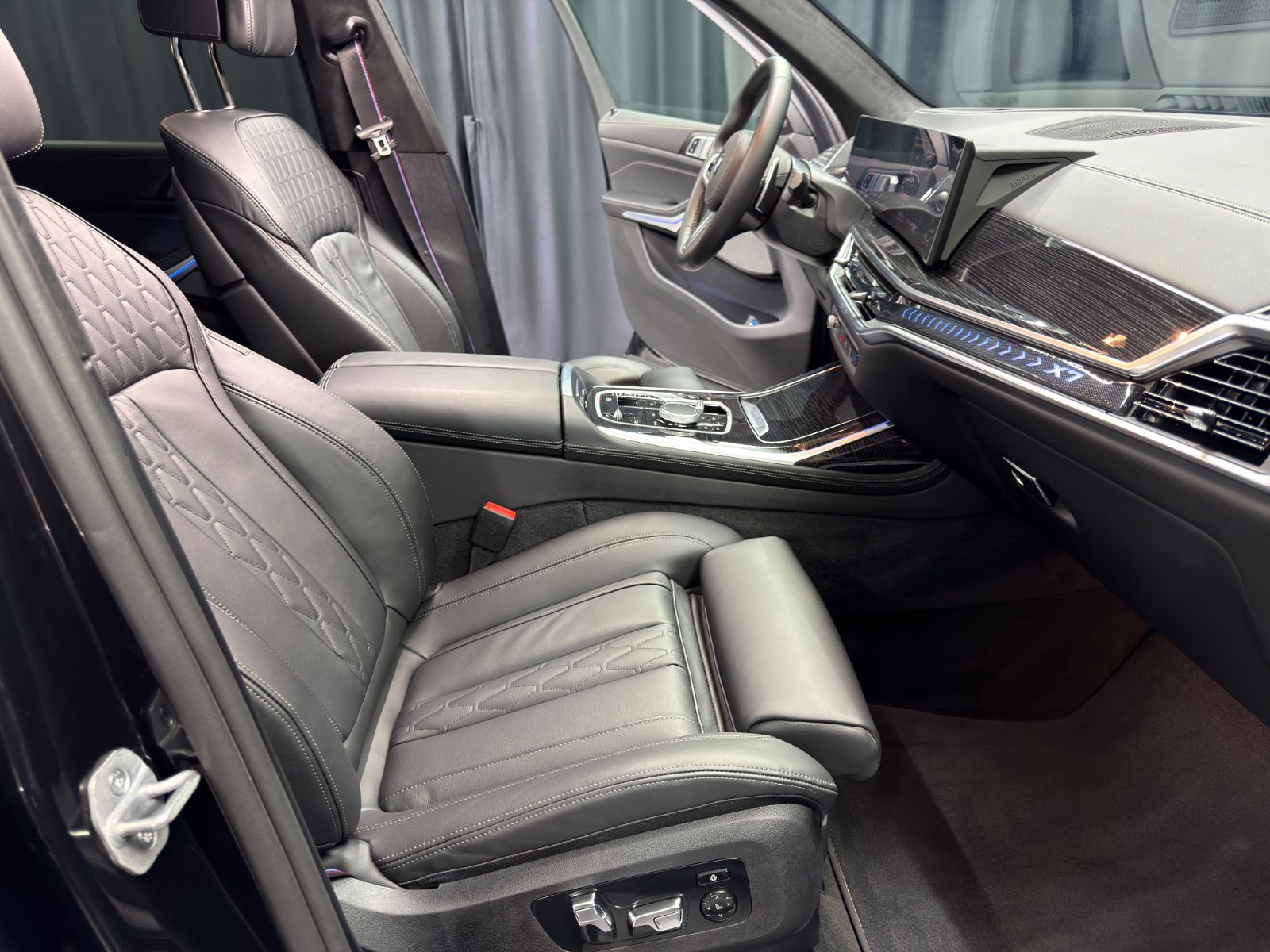 BMW X7 xDrive 40d M SPORT PRO|LUFT|PANO|7-SITZER|AHK