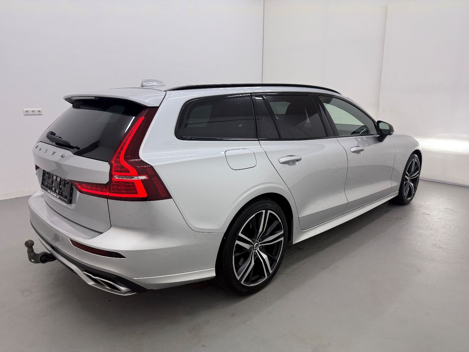 Volvo V60 Kombi Plus Dark Recharge Plug-In Hybrid AWD