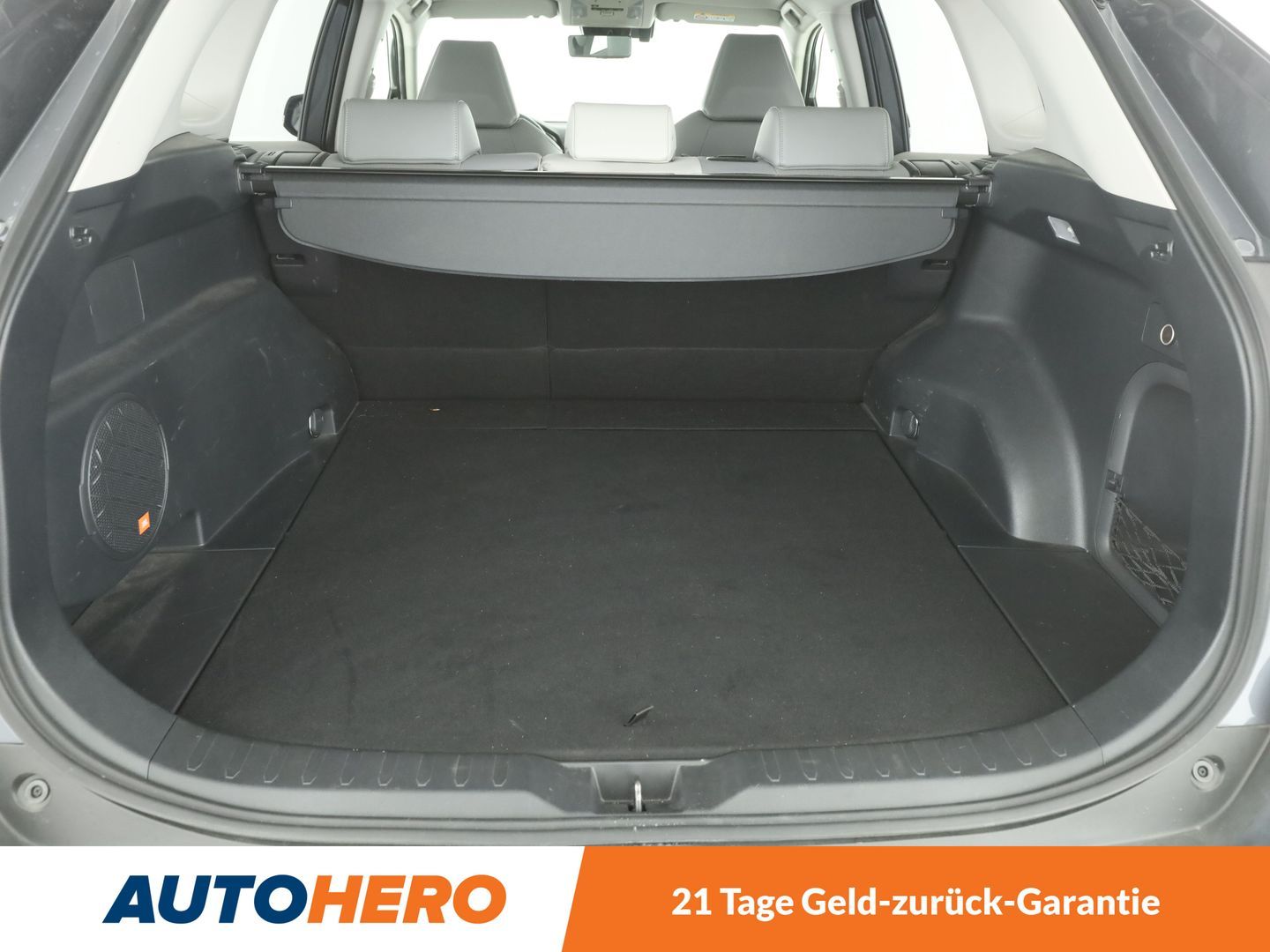Toyota RAV 4 2.5 Hybrid 4x4 Lounge - Samsaru's Car Outlet