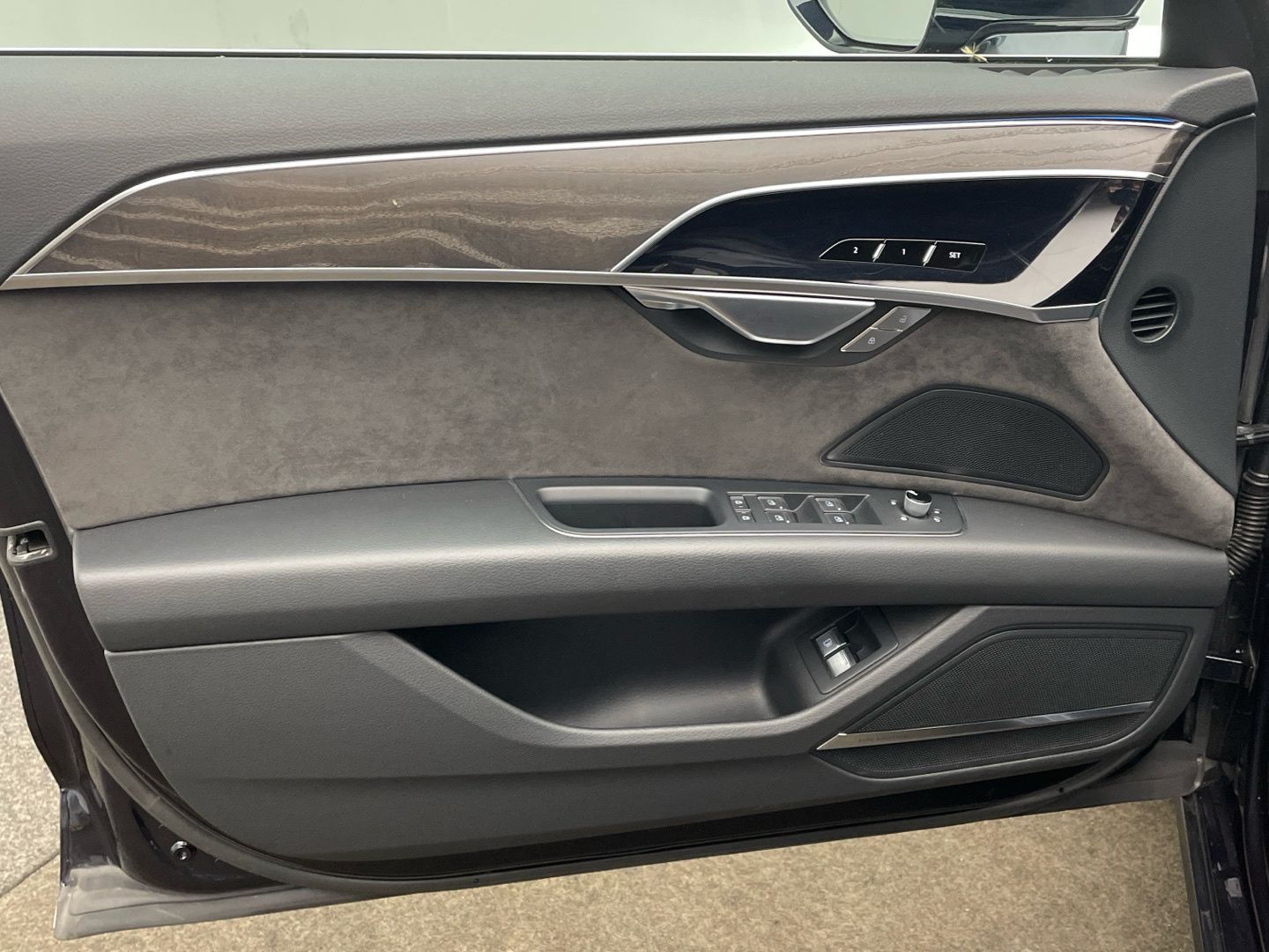 Audi A8 60 TFSI e quattro - Samsaru's Car Outlet