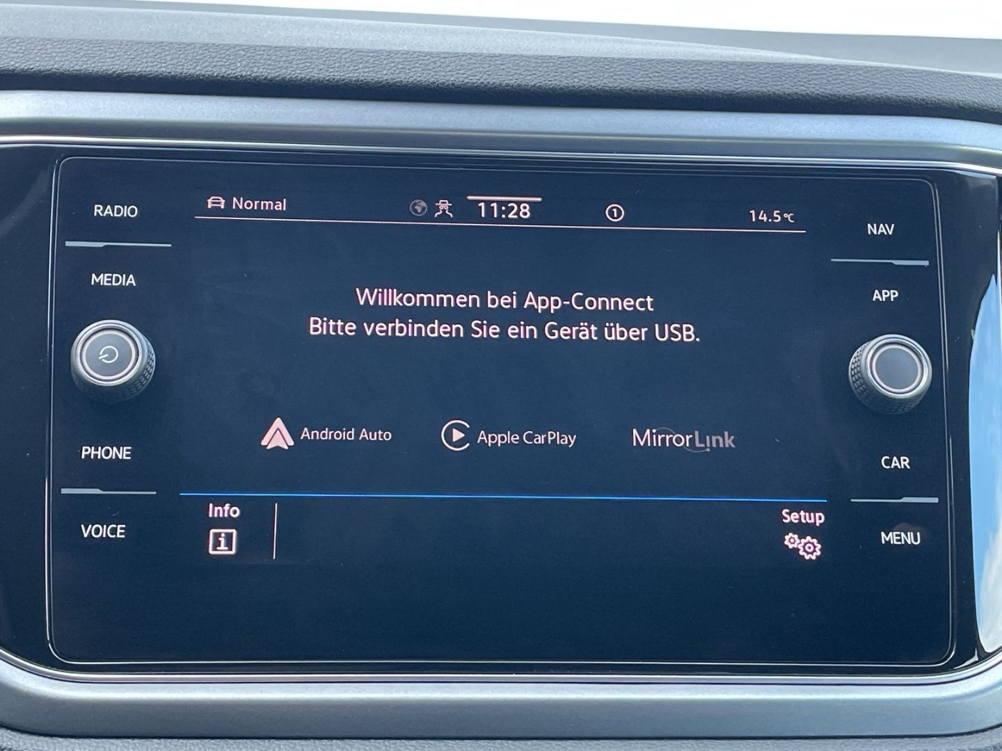 Volkswagen T-Roc 1.5 TSI DSG R-Line - Samsaru's Car Outlet