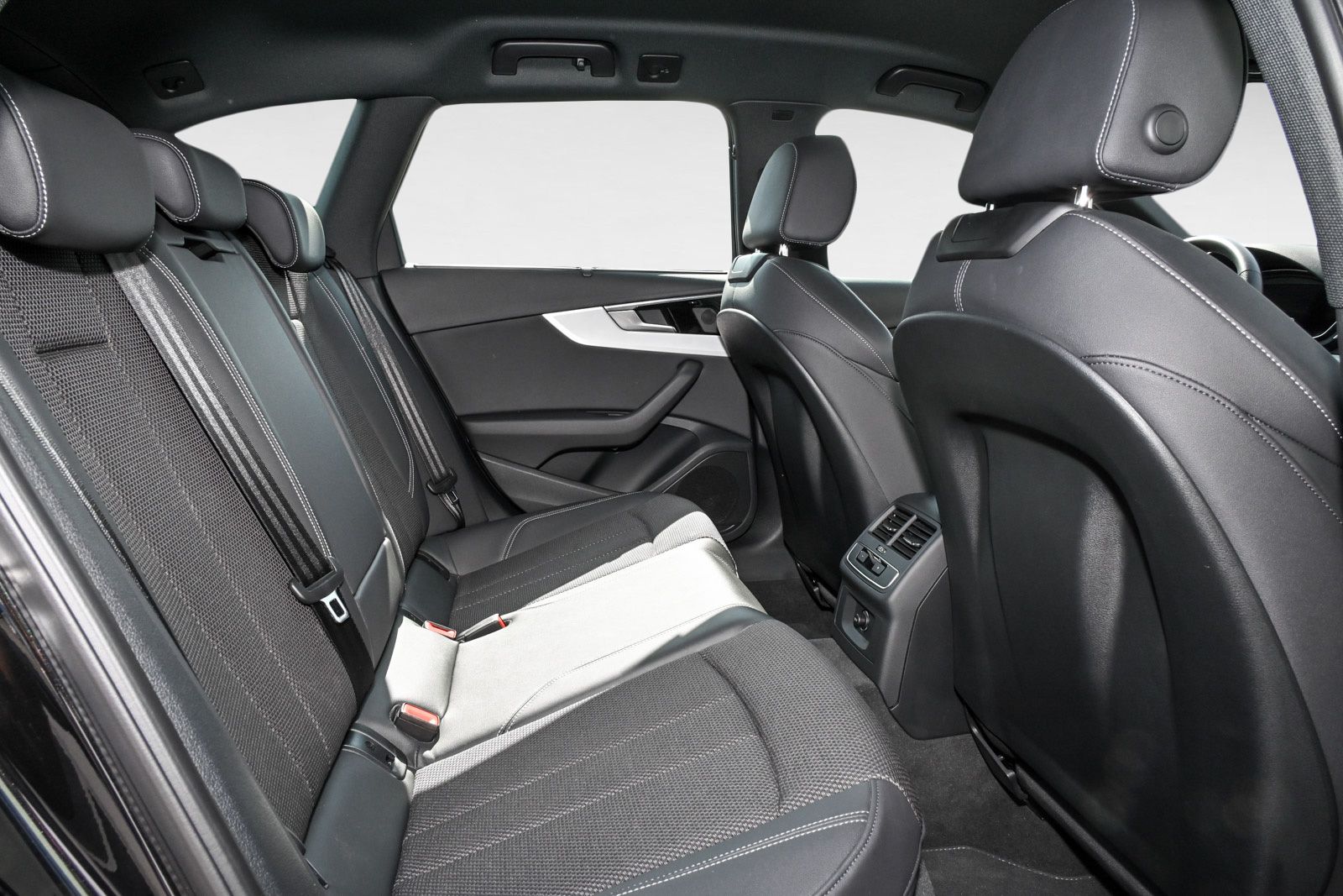 Audi A4 Avant S line 40 TDI S tronic - Samsaru's Car Outlet