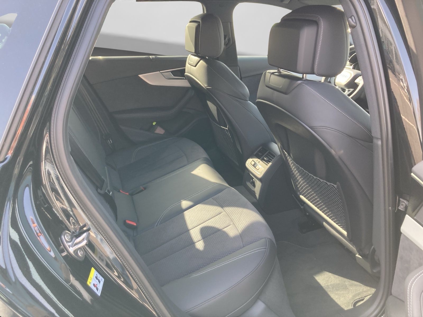 Audi A4 Avant 40 TFSI Q 2x S LINE MATRIX AHK LM19 VIR