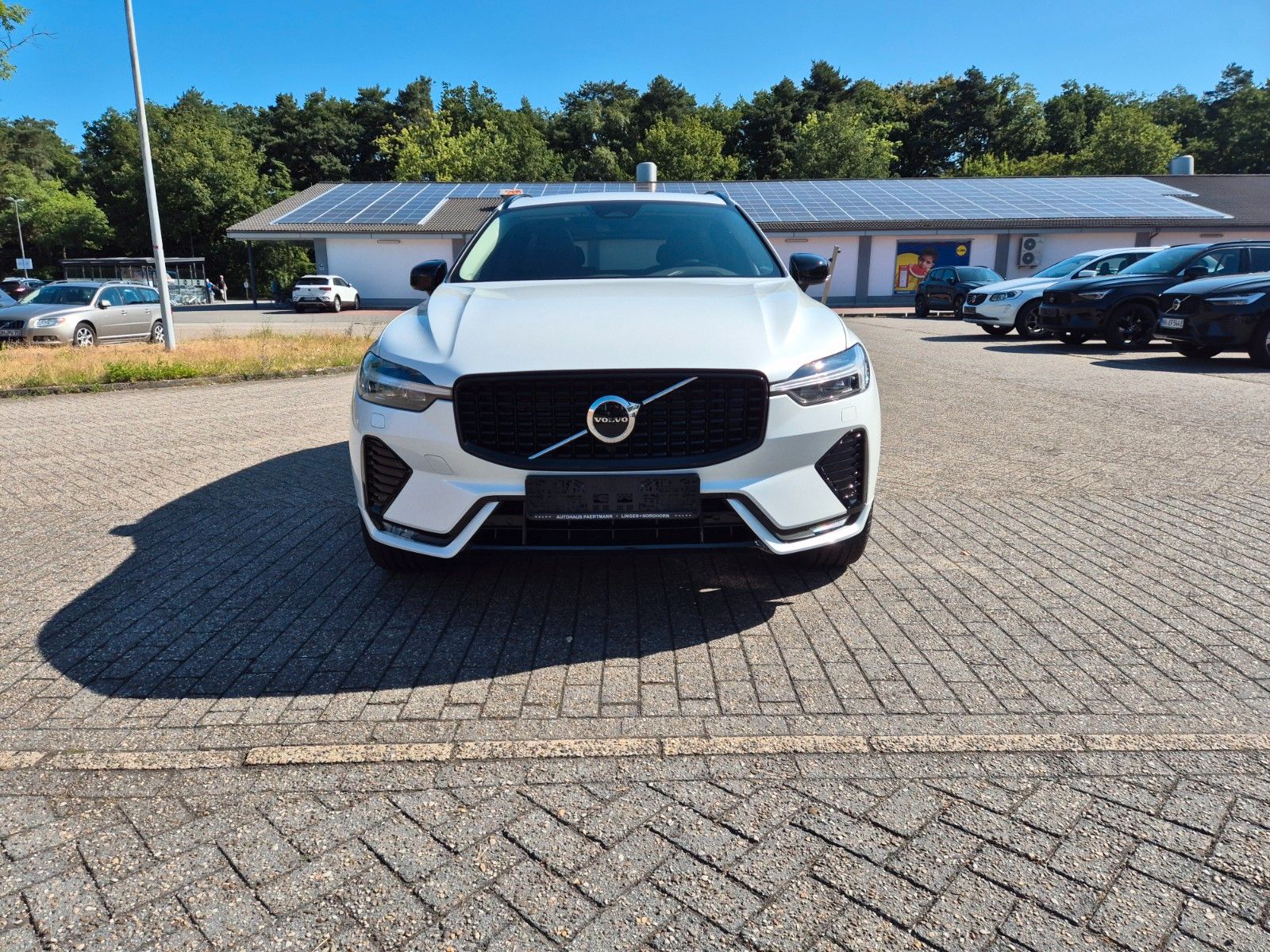 Volvo XC60 Ultimate Dark AWD B4 - Samsaru's Car Outlet