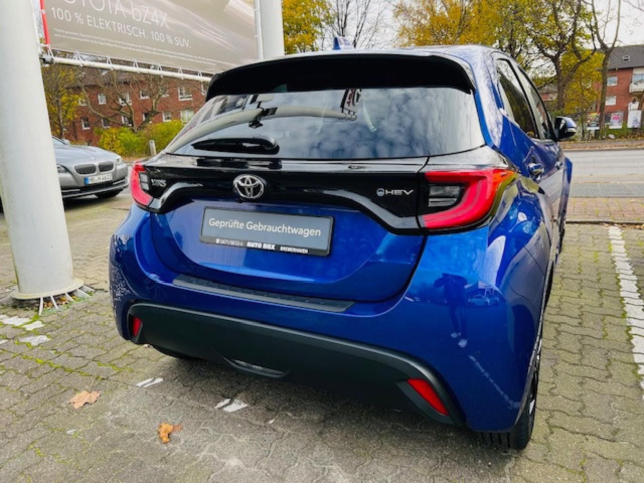 Toyota Yaris Hybrid Team D + Safety- & Comfortpaket