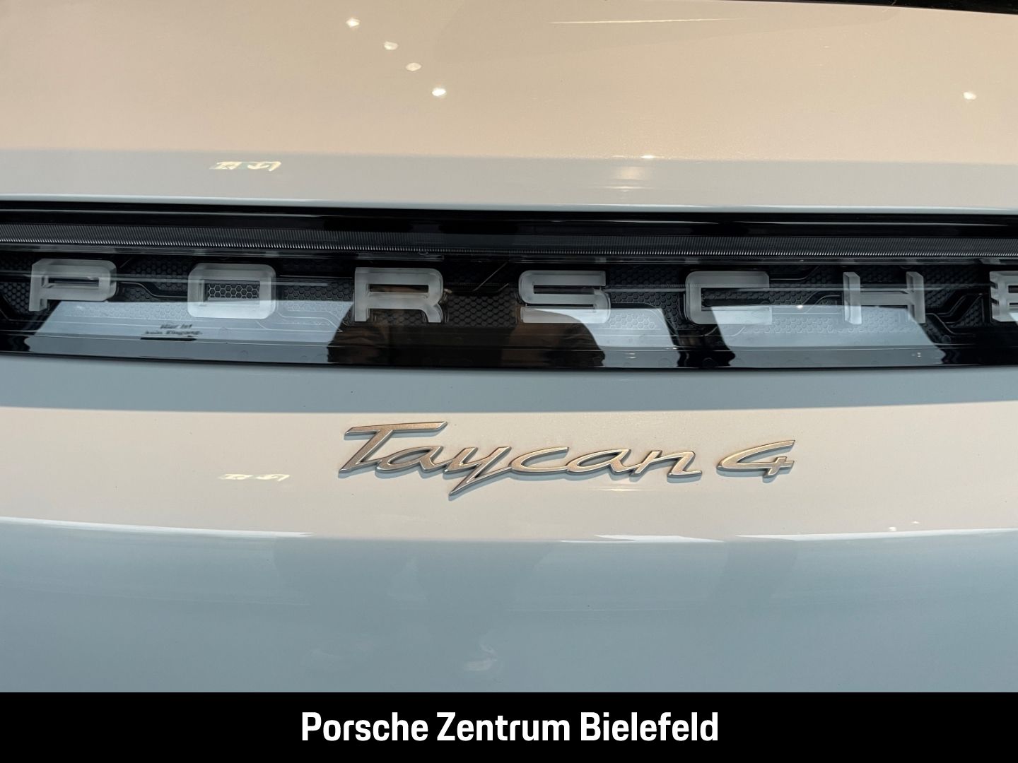 Porsche Taycan 4 Cross Turismo Panorama Surround-View