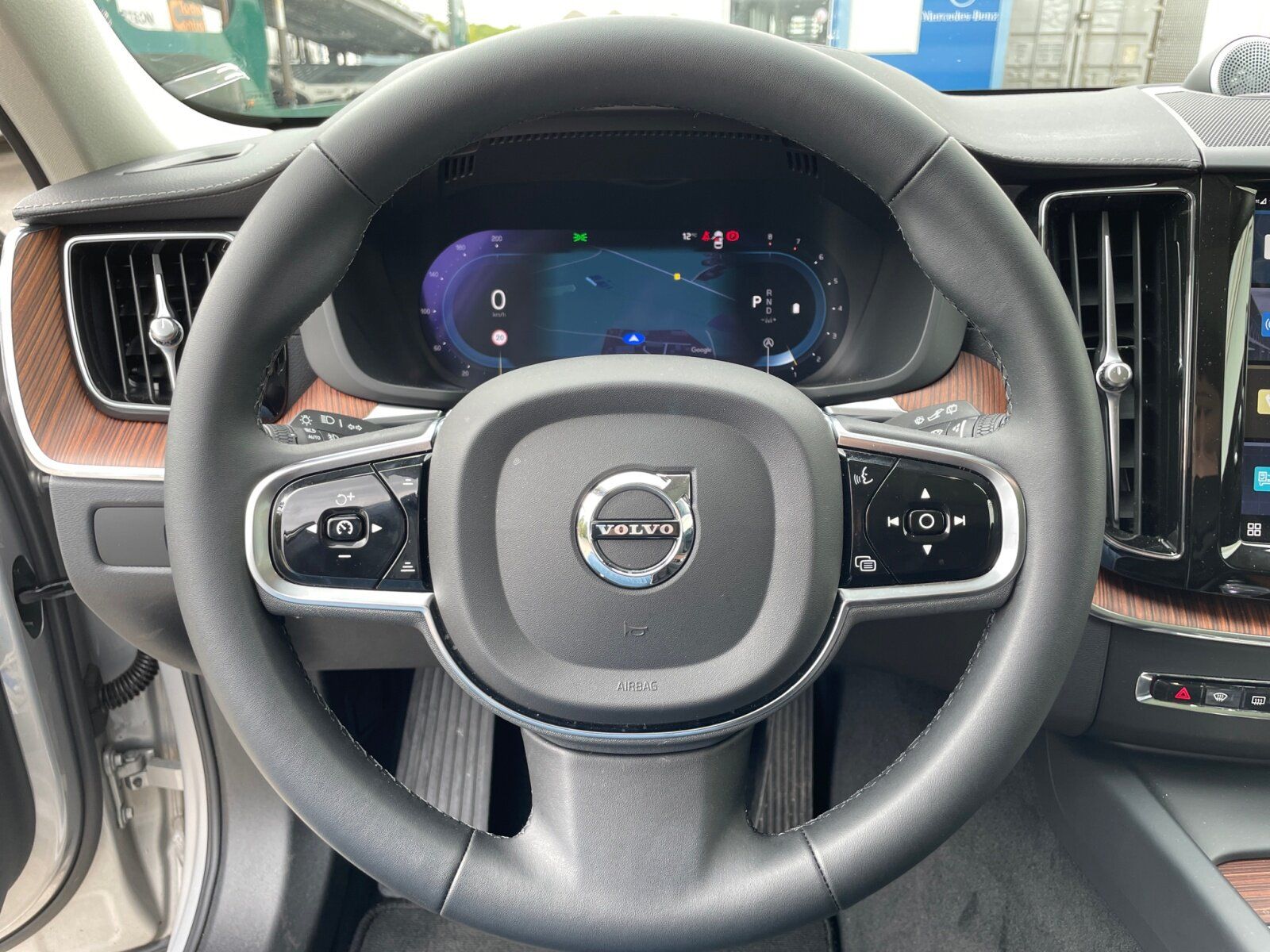 Volvo XC60 B5 Benzin AWD Ultimate Dark SHD+AHK+ALA