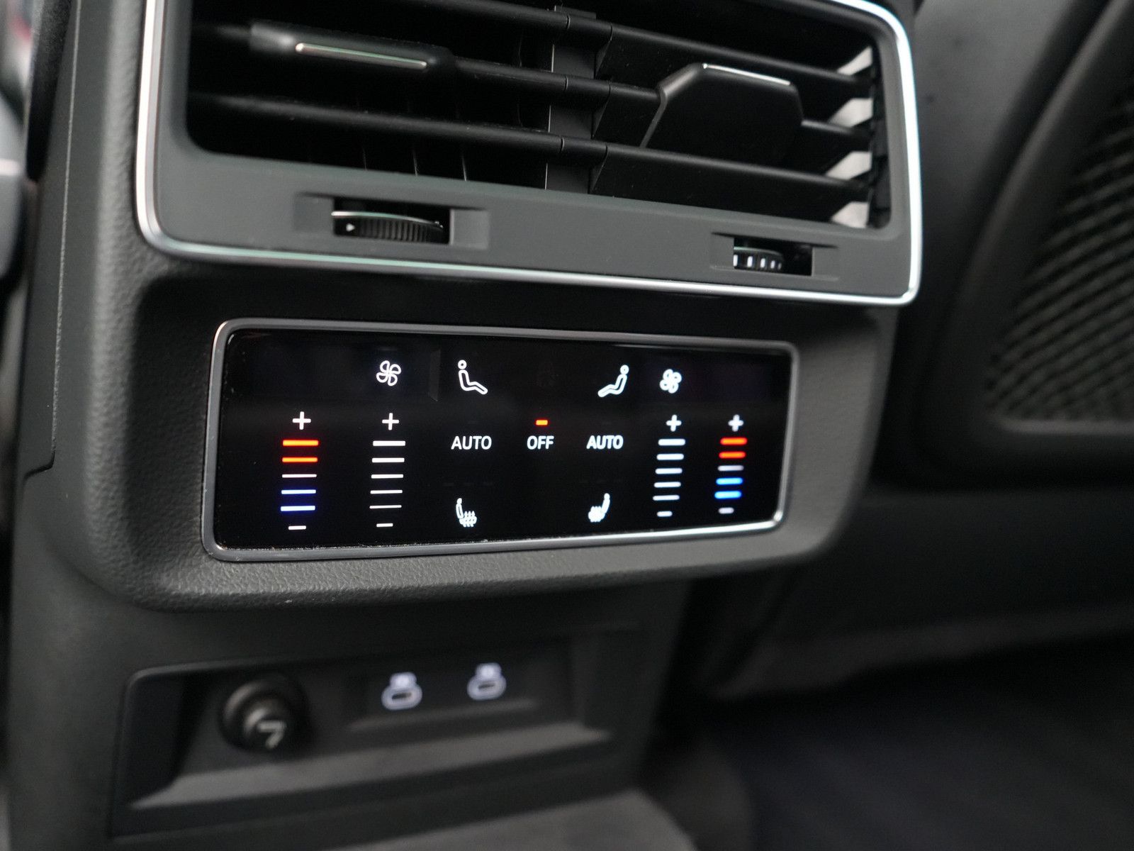 Audi RS Q8 305KMH MATRIX HUD B&O NACHTSICHT LEDER ACC