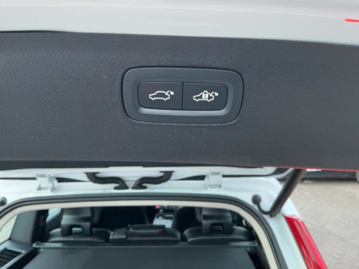 Volvo XC90 B5 (Diesel) Momentum Pro ACC,AHK,AUTOM.,LED