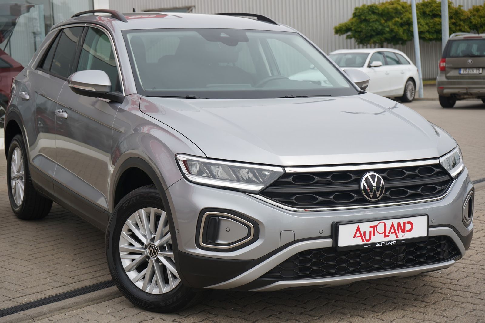 Volkswagen T-Roc 1.0 TSI Life - Samsaru's Car Outlet