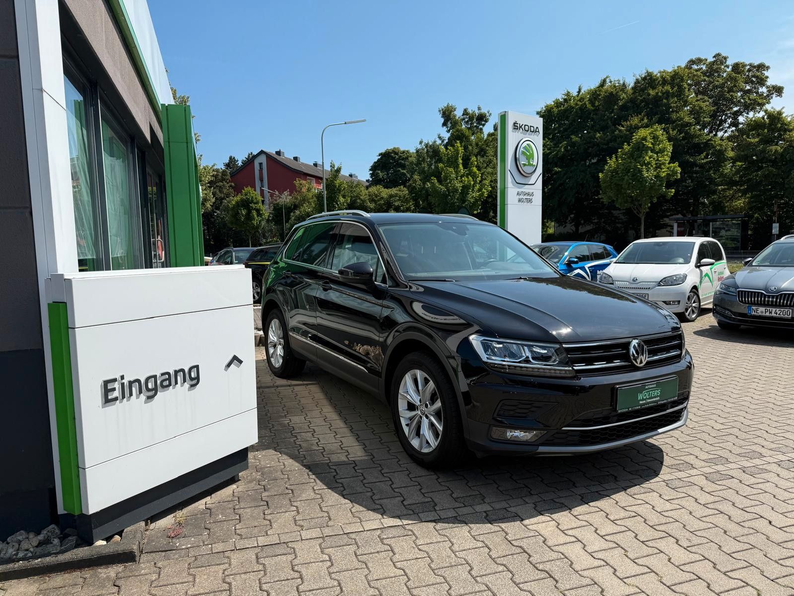 Volkswagen Tiguan Highline 4Motion - Samsaru's Car Outlet