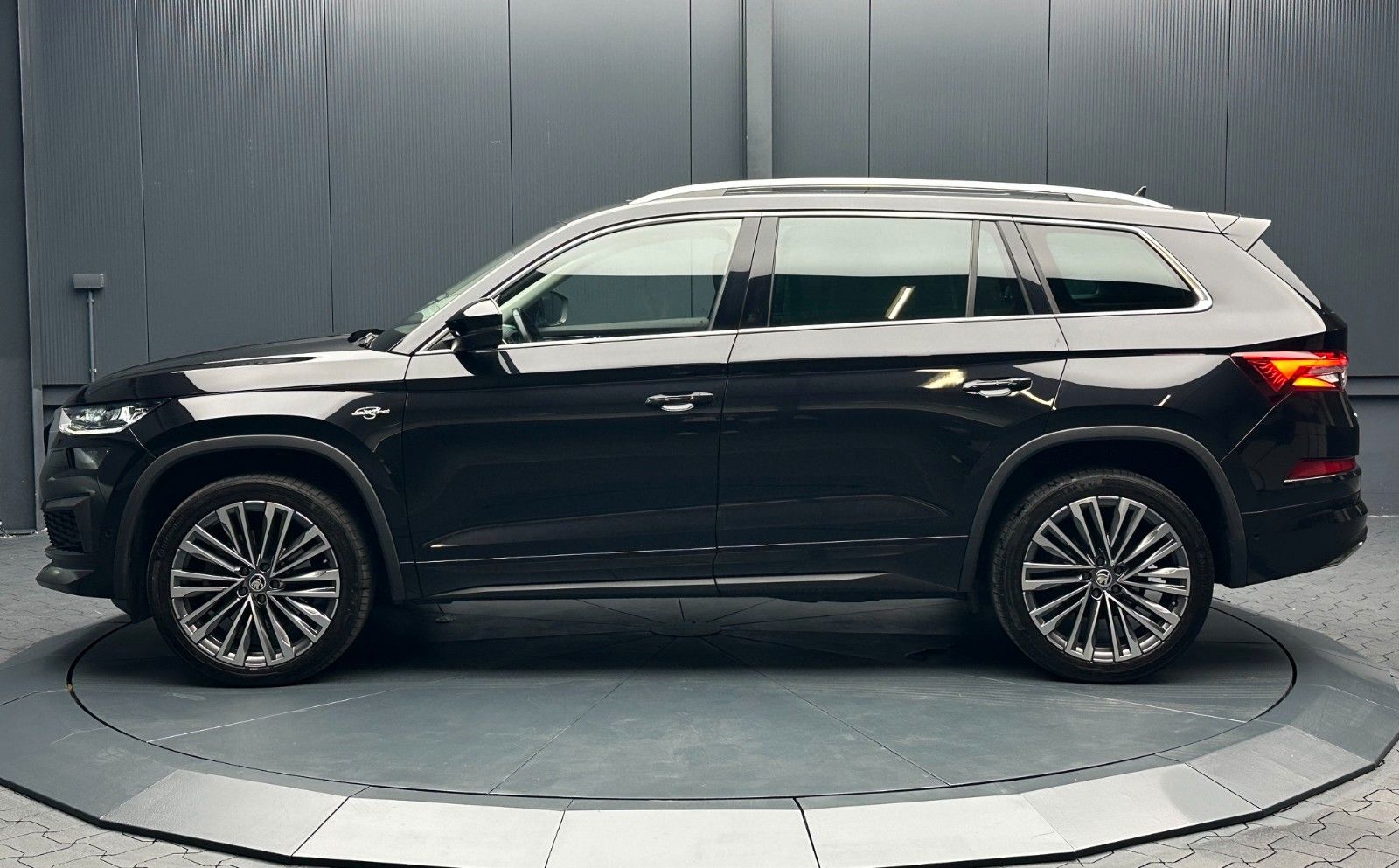 Skoda Kodiaq L&K 4x4 *20Zoll*PANORAMA*360*Standhzg*DCC