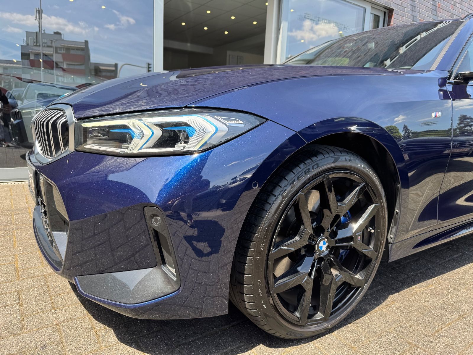 BMW 320d T xDrive M Sport Innovation AHK HUD 360 19"
