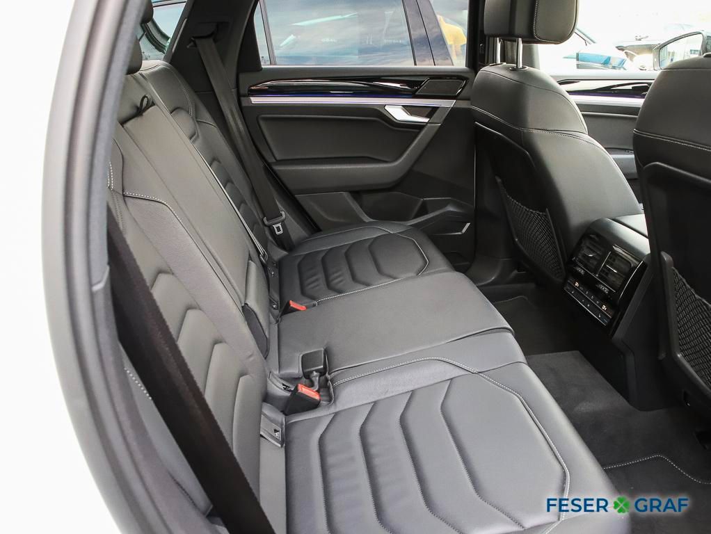 Volkswagen Touareg 3.0 TDI 4M R-Line Black - Samsaru's Car Outlet