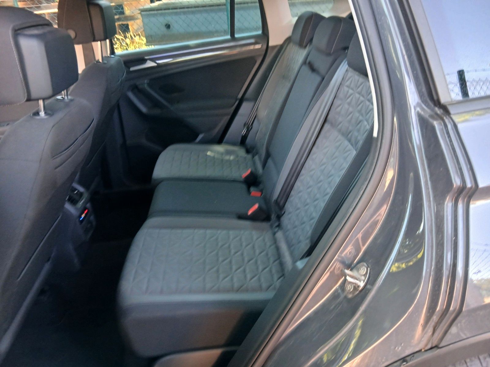 Volkswagen Tiguan Life - Samsaru's Car Outlet