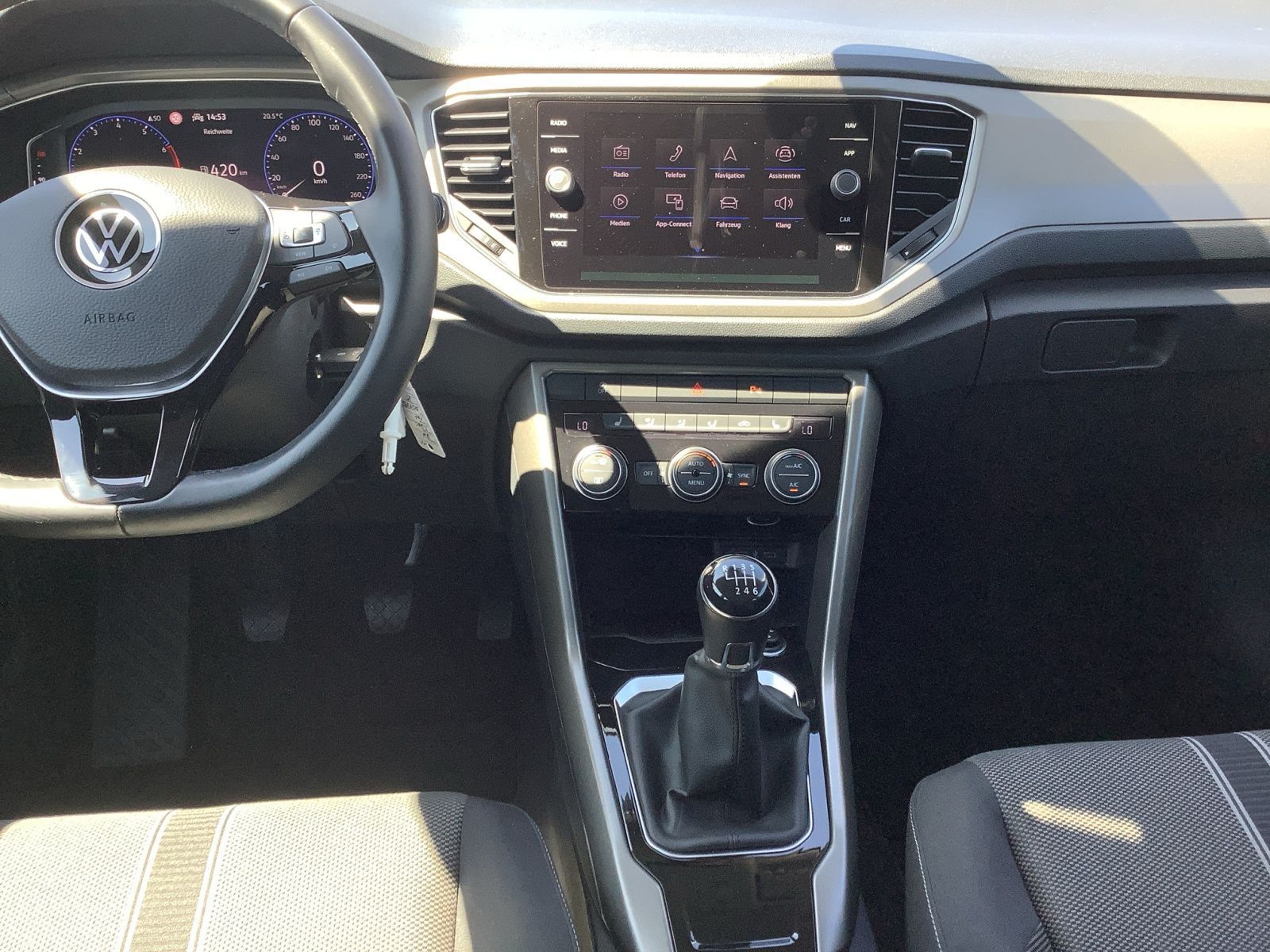 Volkswagen T-Roc 1.0TSI STYLE - Samsaru's Car Outlet