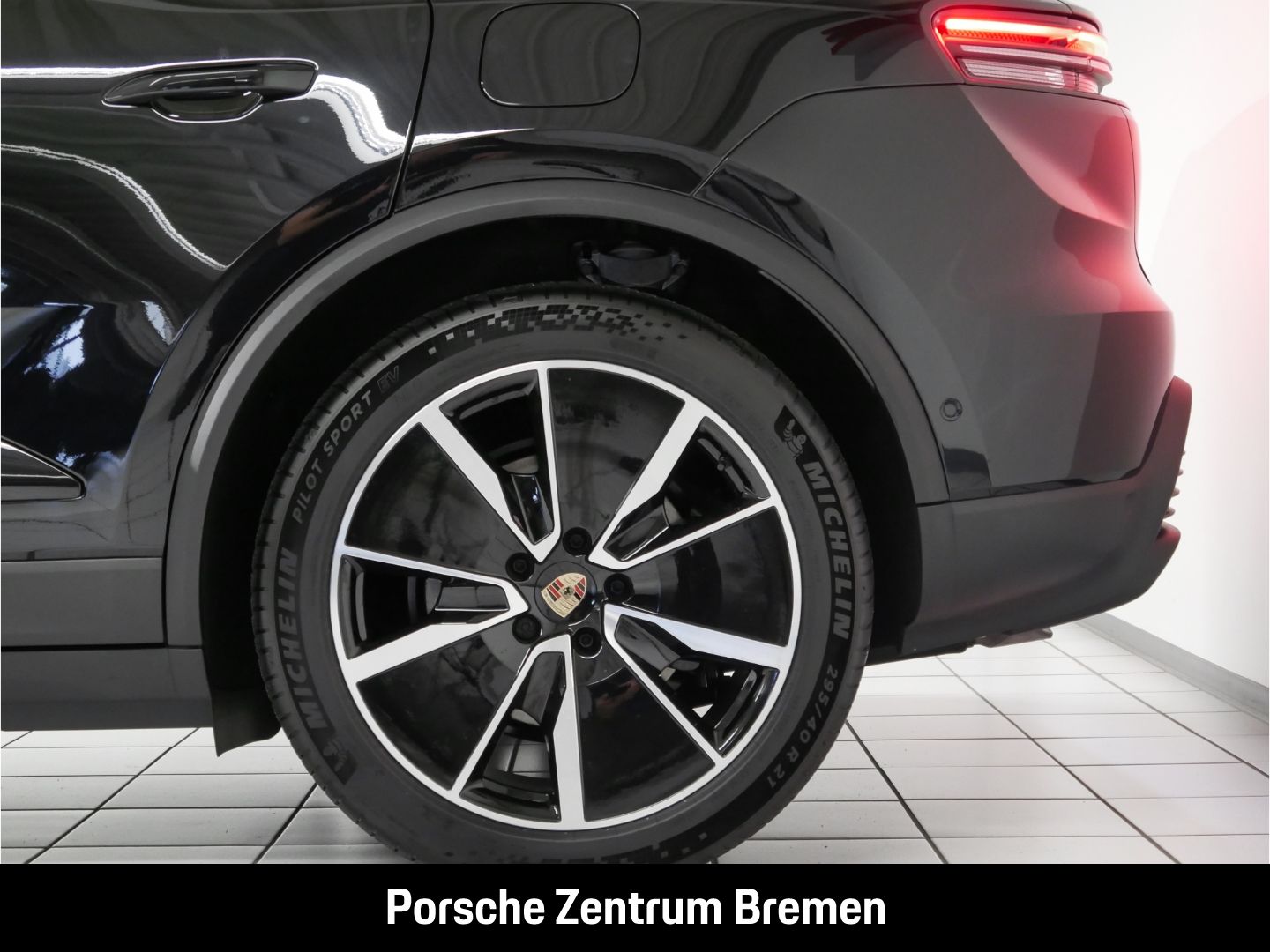 Porsche Macan 4 Sportpaket - Samsaru's Car Outlet