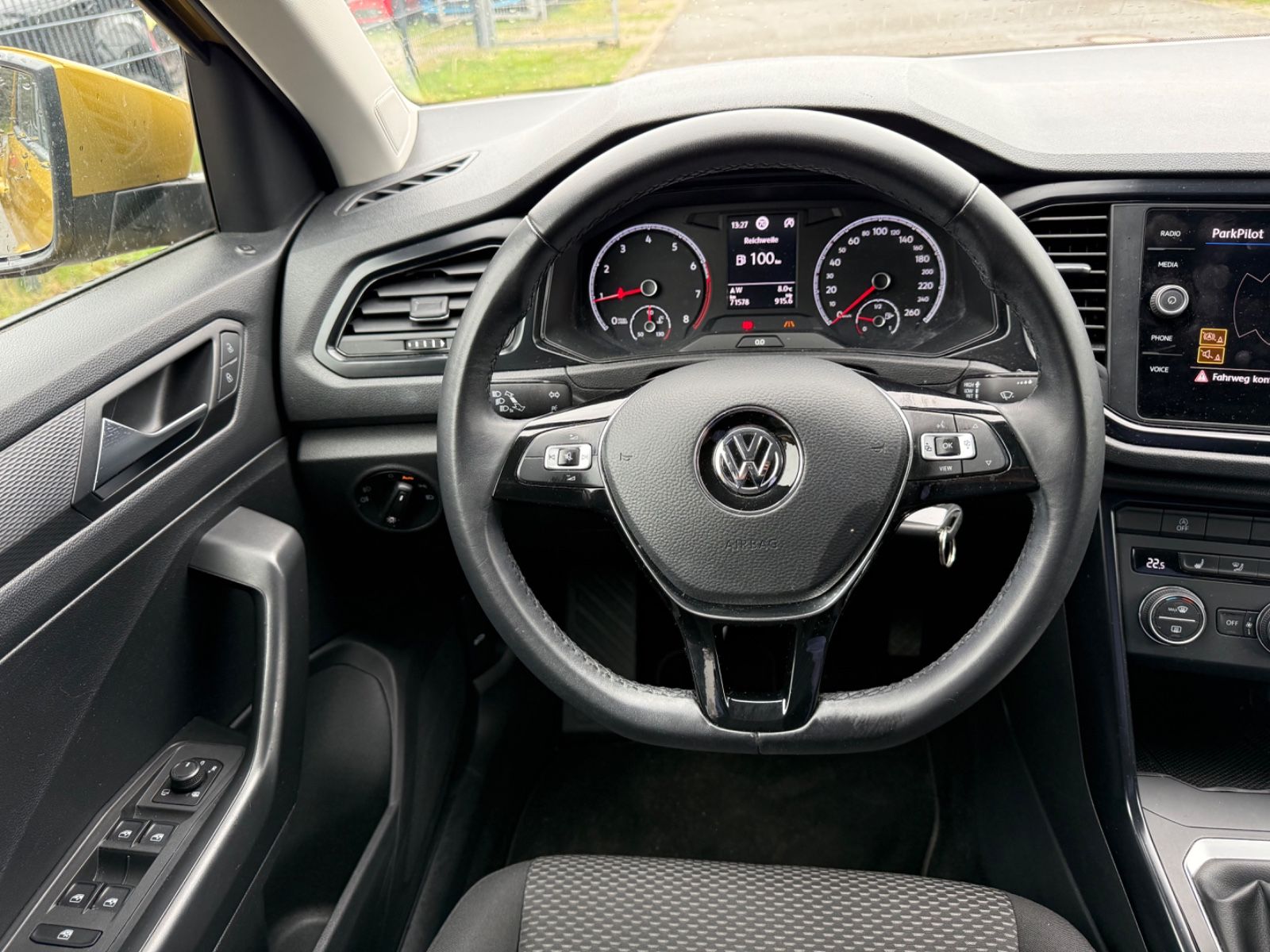 Volkswagen T-Roc 1.0 TSI - Samsaru's Car Outlet