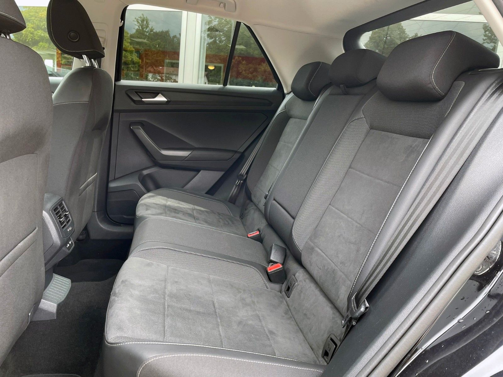 Volkswagen T-Roc Style - Samsaru's Car Outlet