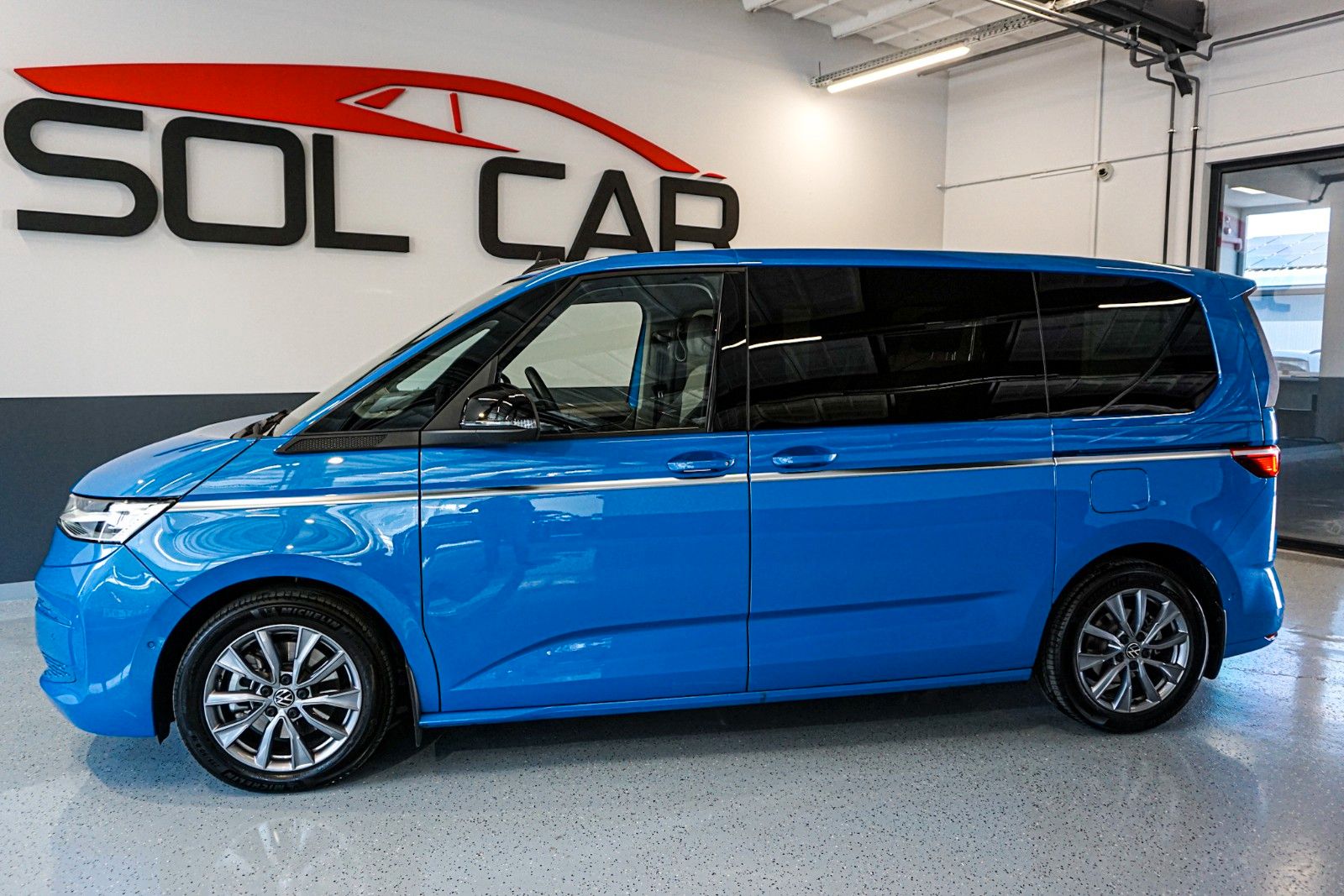 Volkswagen T7 Transporter Multivan eHybrid - Samsaru's Car Outlet