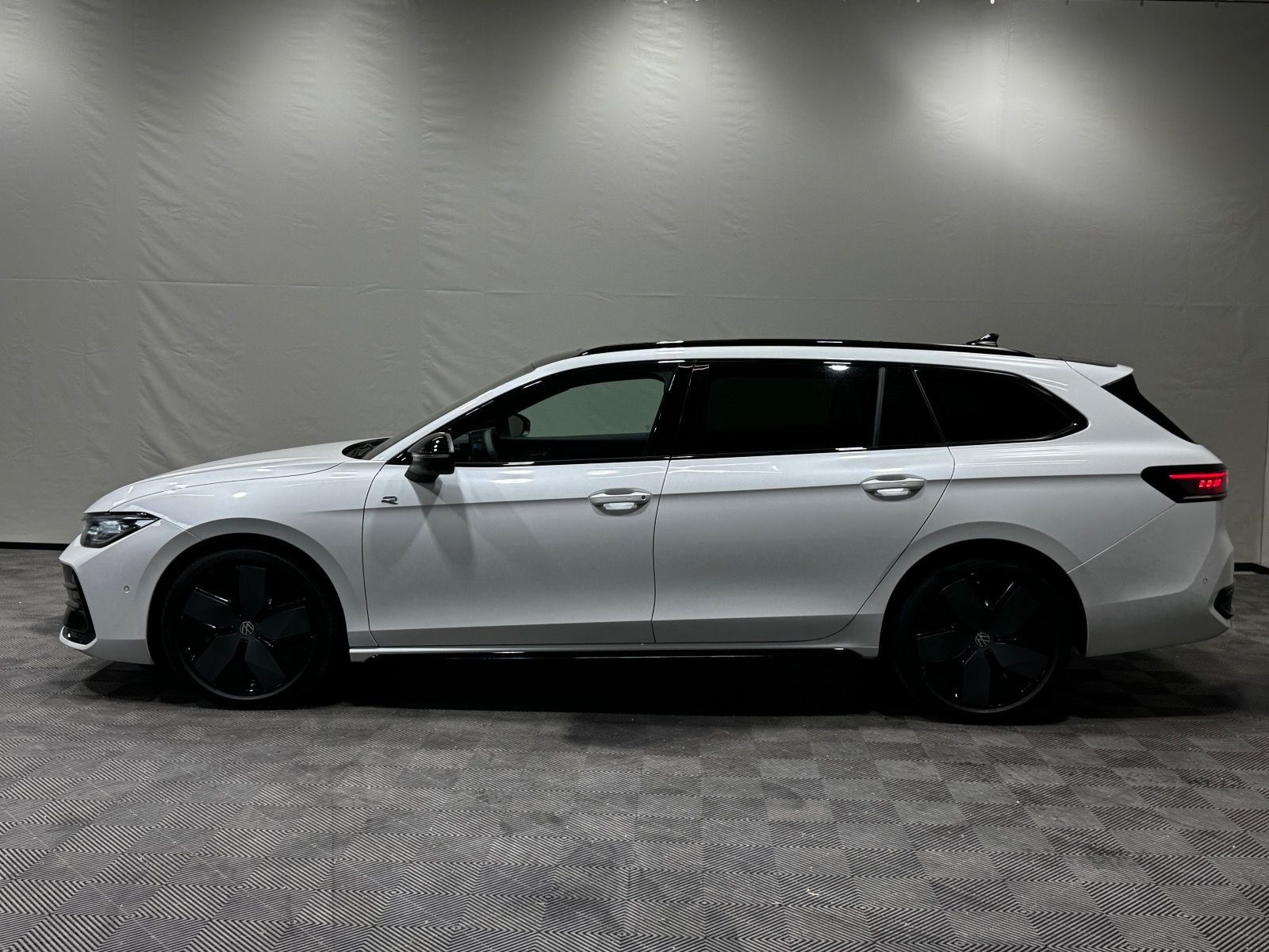 Volkswagen Passat Variant R-Line Signature 2.0 TDI DSG 4M