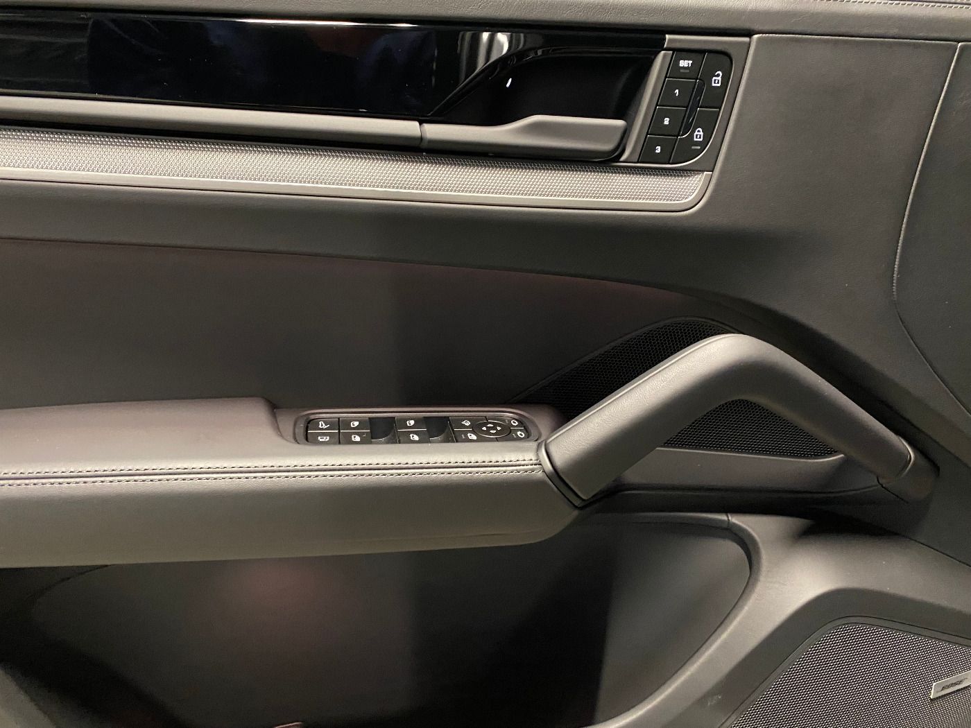 Porsche Cayenne E-Hybrid Coupe | Adaptive Luftfederung |