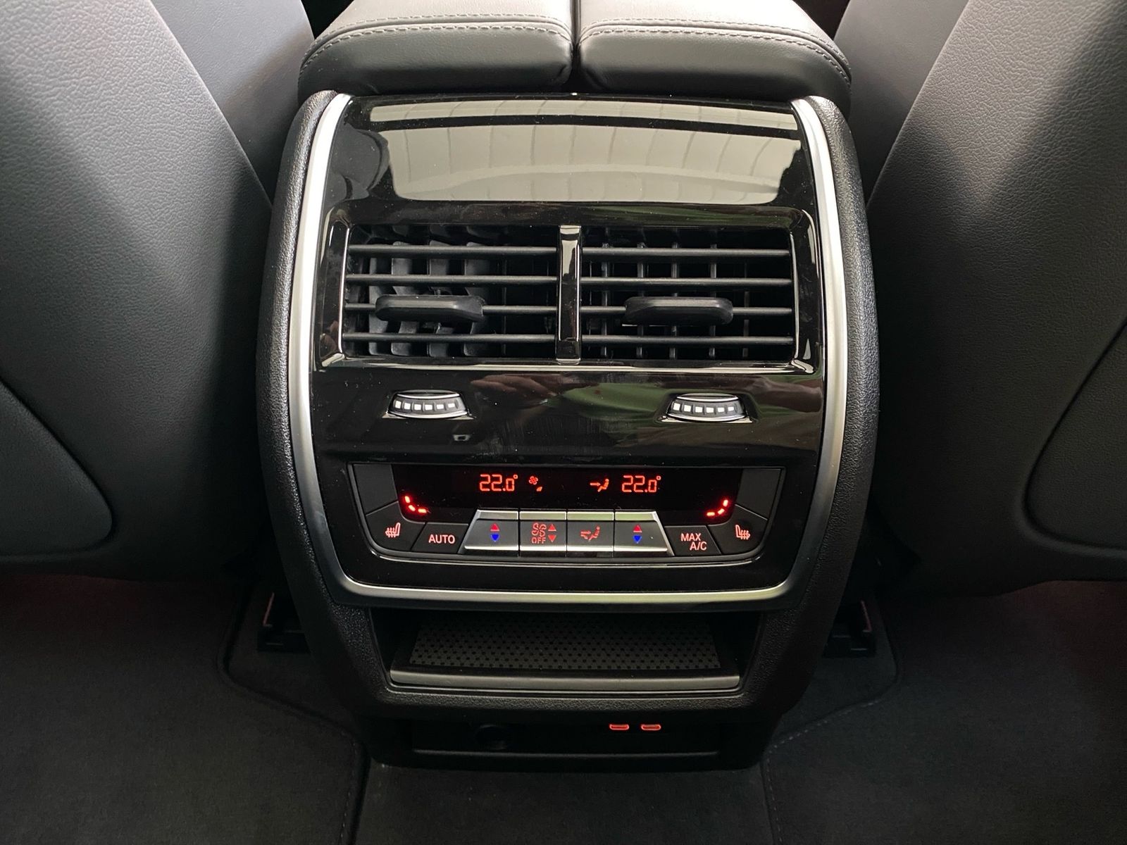 BMW X5 xDrive50e M-Sport B&W KeyLess Pano AHK Air AS