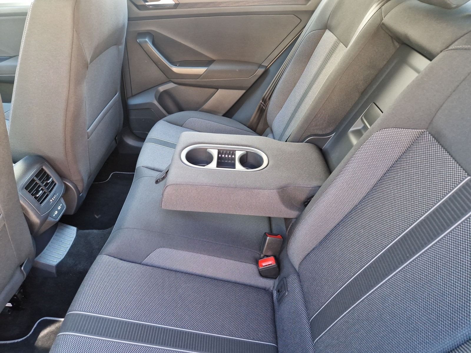 Volkswagen T-Roc Life - Samsaru's Car Outlet