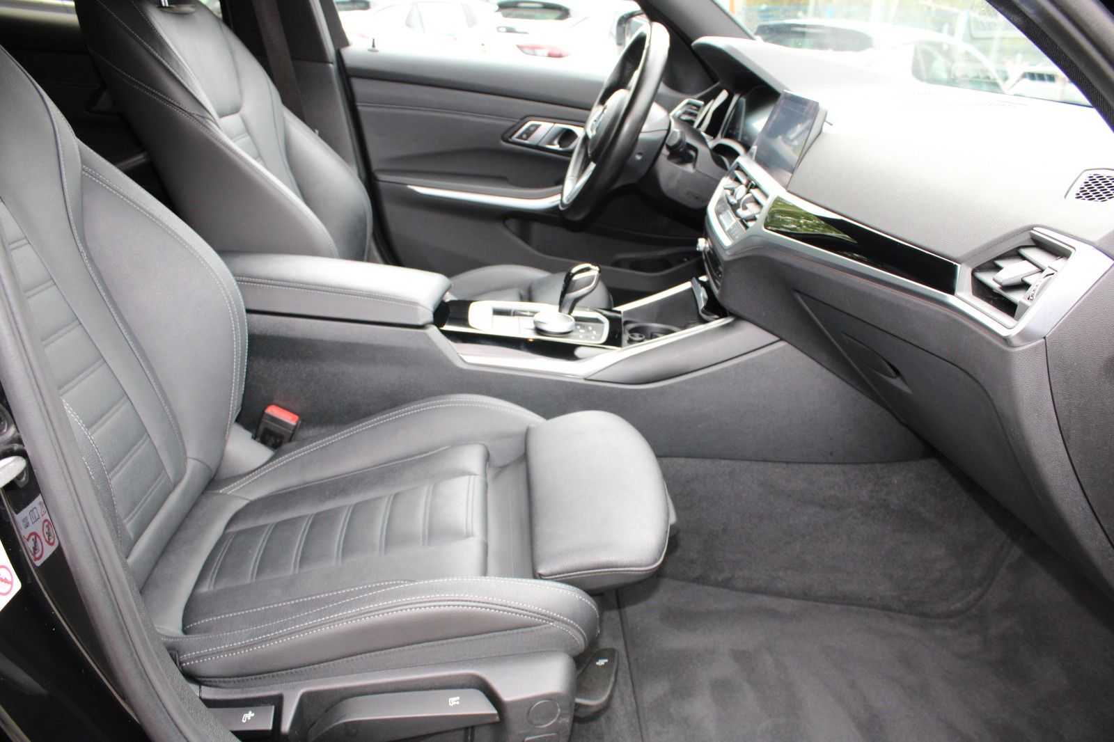 BMW 320 d Sport Line - Samsaru's Car Outlet