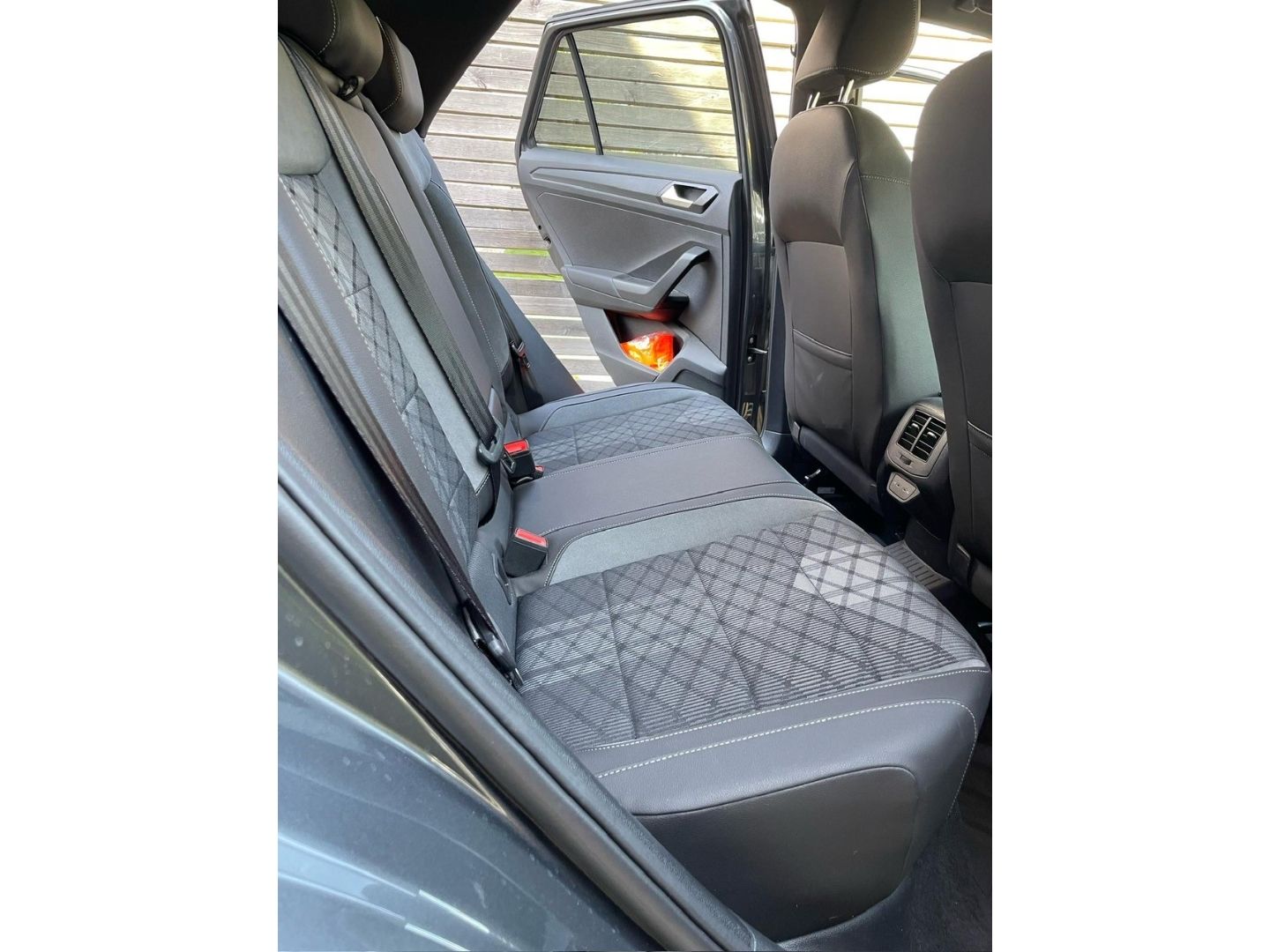 Volkswagen T-Roc 1.5 TSI R-Line - Samsaru's Car Outlet