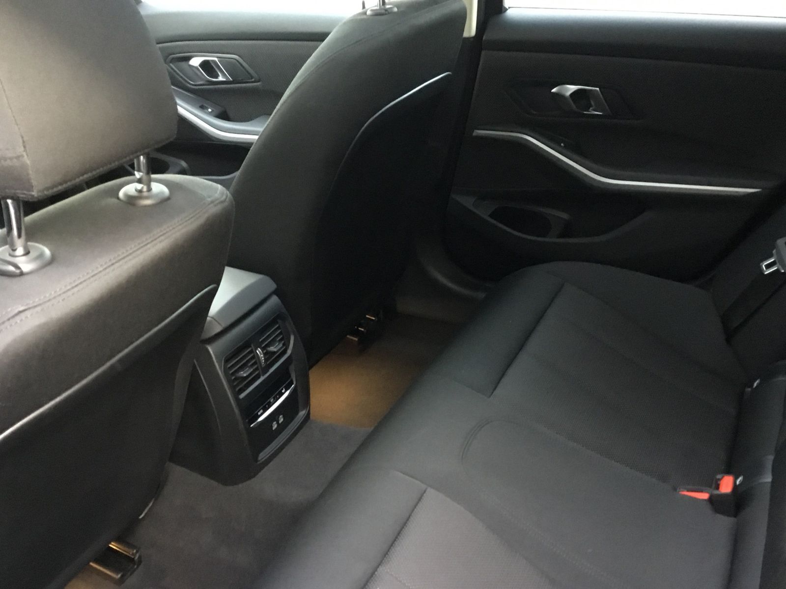BMW 330e xDrive Touring LC PROF+HUD+PANO+AHK+KAMERA