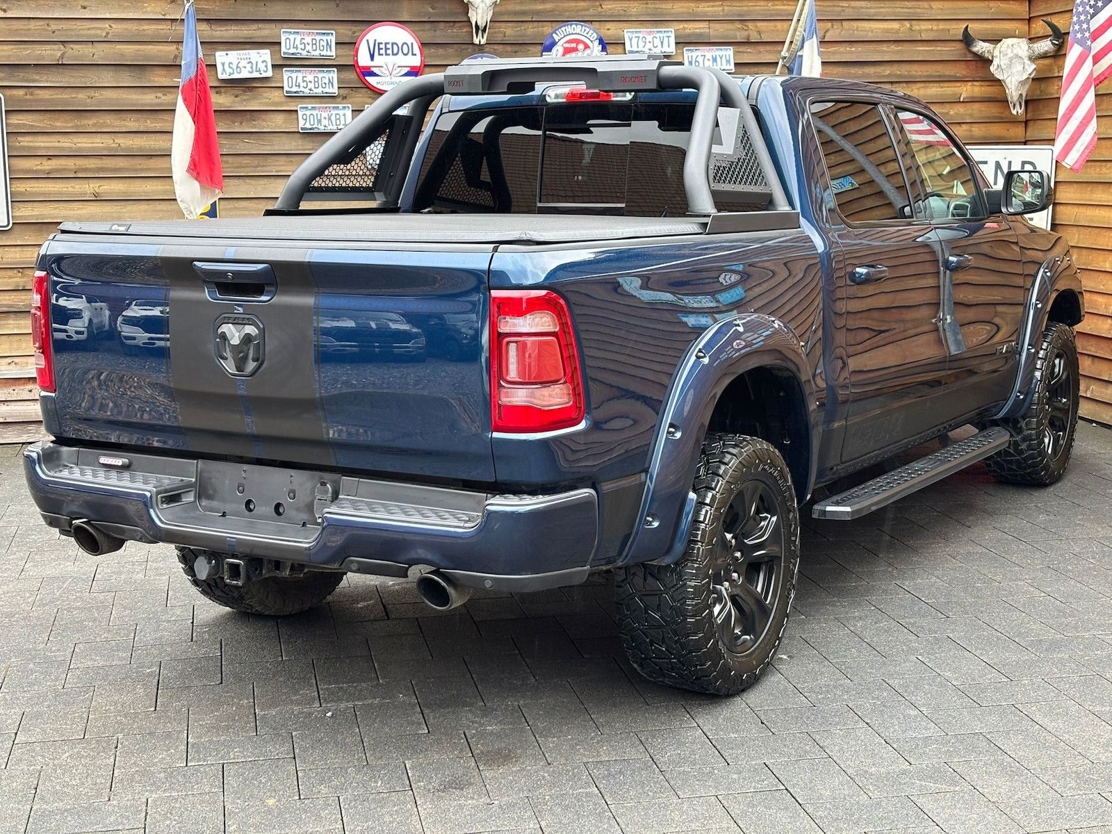 Dodge RAM 1500 Laramie 5,7L 4x4 AHK 12´´ LPG Bügel