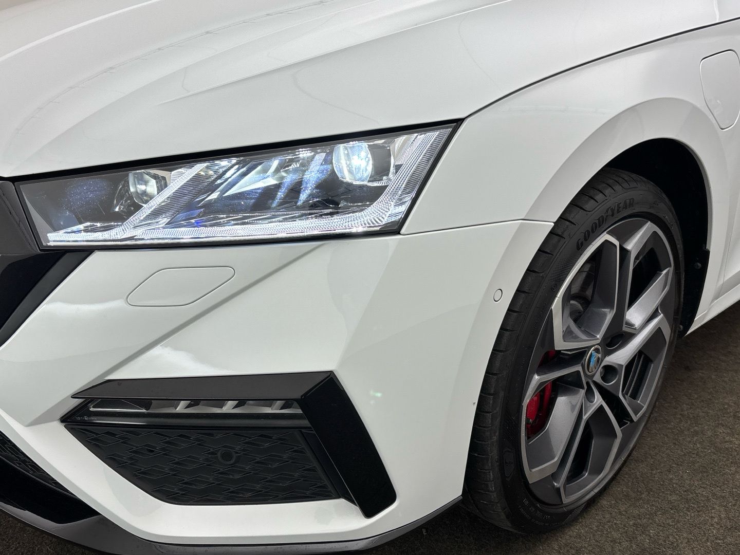 Skoda Octavia Combi RS 1.4 TSI iV DSG Matrix Pano ACC