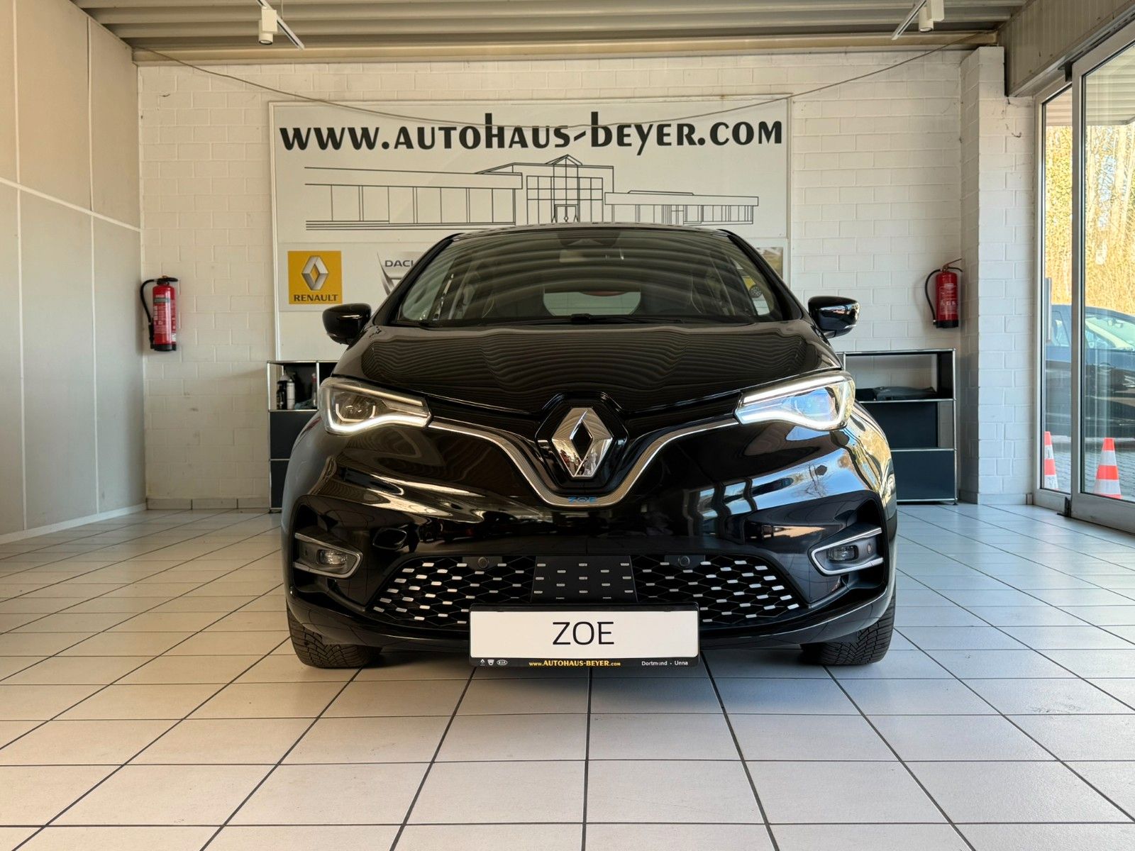 Renault ZOE Zoe Intens - Samsaru's Car Outlet