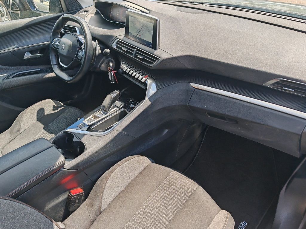 Peugeot 5008 PureTech 130 EAT8 - Samsaru's Car Outlet