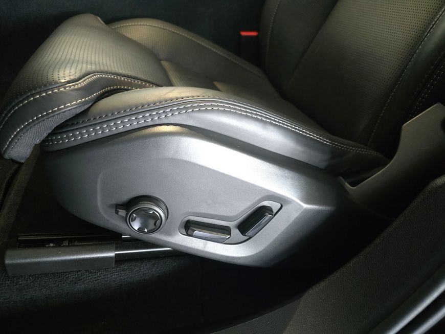 Volvo XC60 B5 B AWD Plus Dark 184 kW, 5-türig