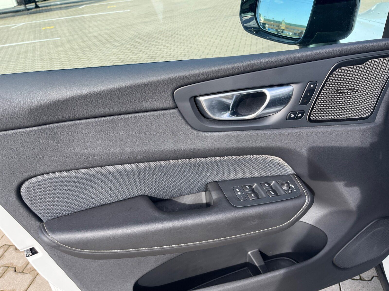 Volvo XC 60 T8 AWD Ultra Dark (EURO 6d) NAVI+SITZH+LED