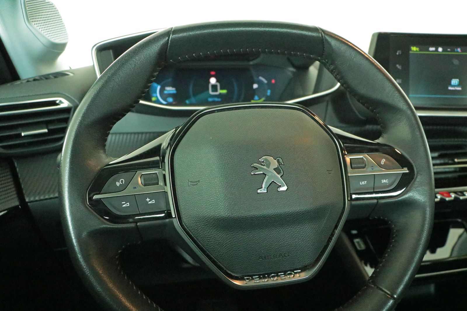 Peugeot E-208 e-Allure - Samsaru's Car Outlet