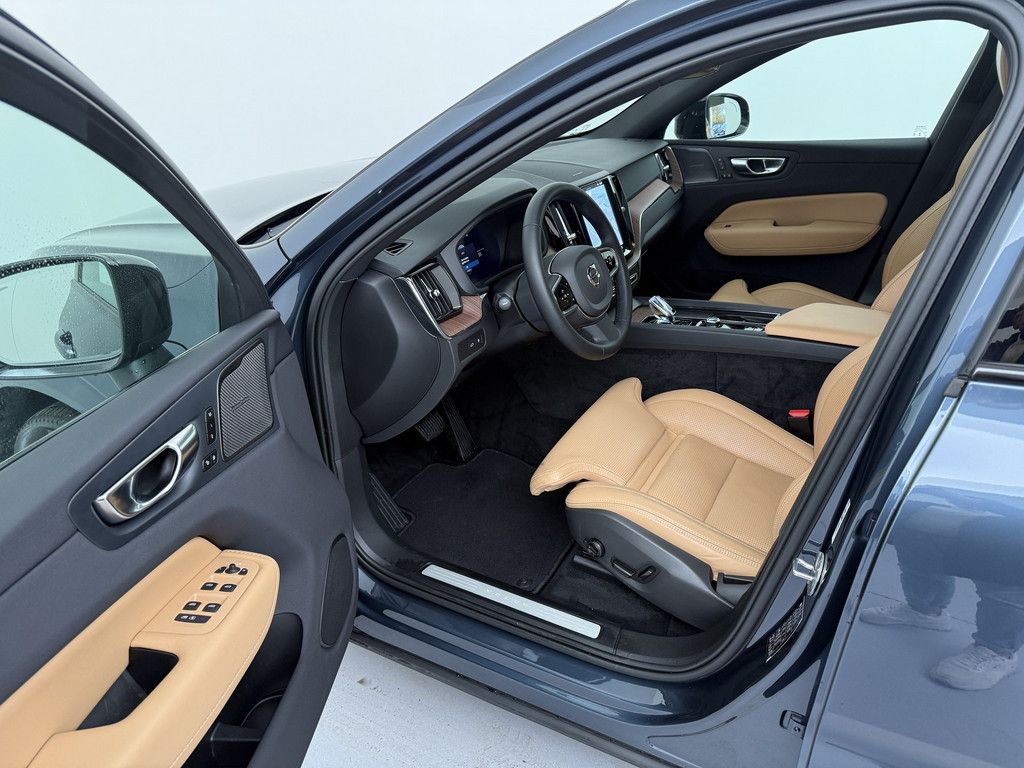 Volvo XC60 T6 Plus Dark Recharge Plug-In Hybrid AWD