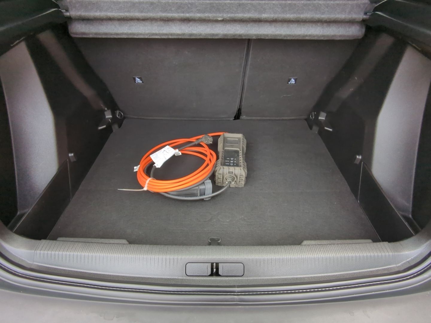 Peugeot e-2008 Active Elektromotor 136 - Samsaru's Car Outlet