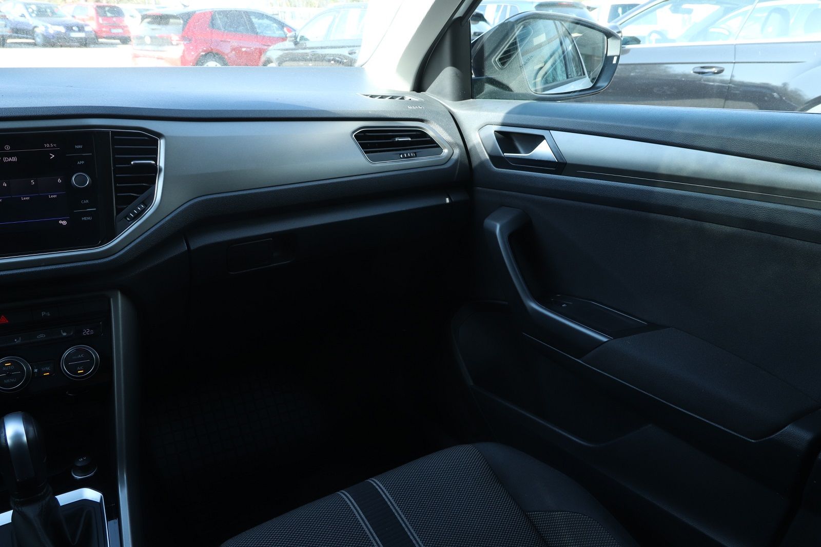 Volkswagen T-Roc 1.5 TSI Style DSG - Samsaru's Car Outlet