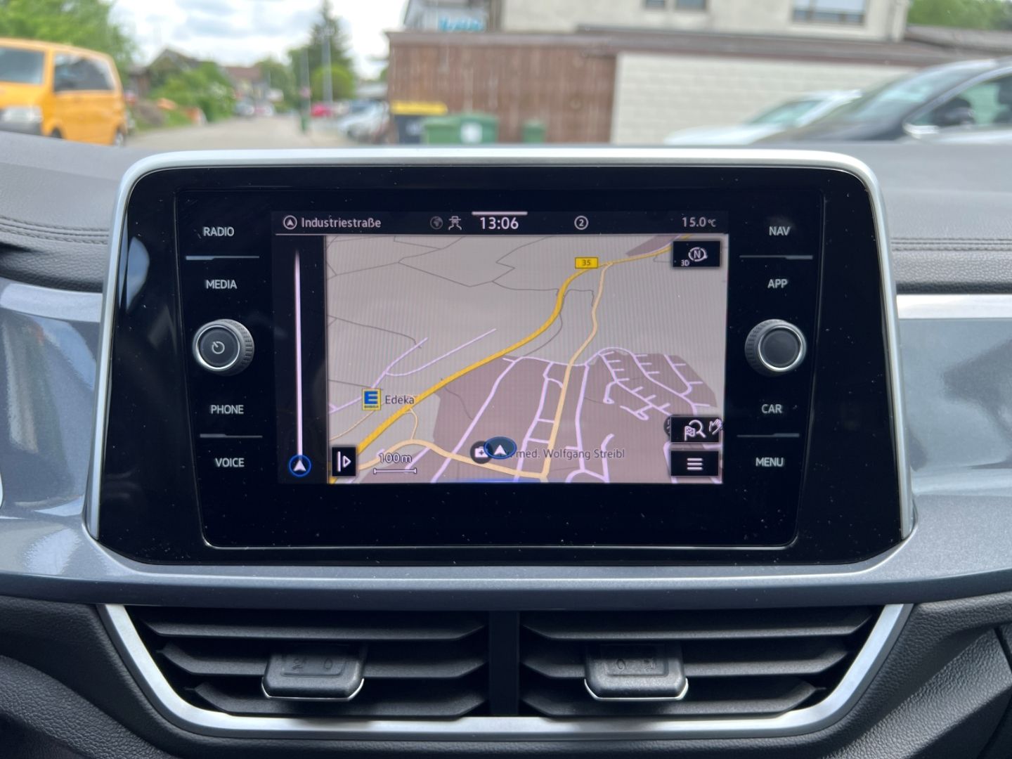 Volkswagen T-Roc 1.0 TSI Style - Samsaru's Car Outlet